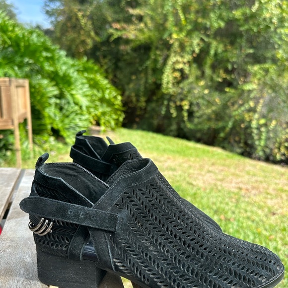 Women’s booties,size 5 1/2,Vince Camuto brand - Picture 2 of 6